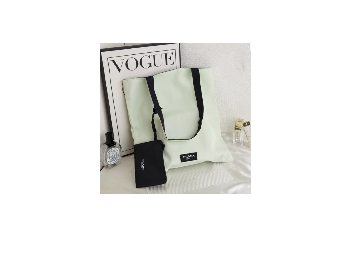 A spacious PRADA bag for storing cosmetics. — изображение 4