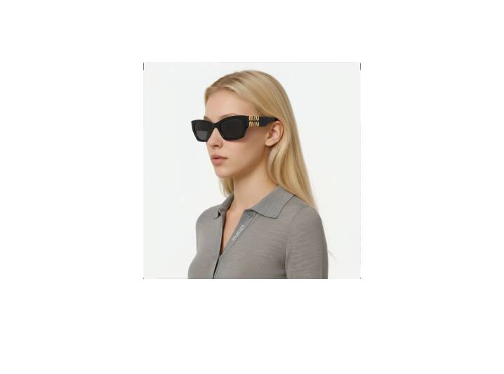 MIU MIU Women's Black Sunglasses with Irregularly Shaped Temples and Engraved Letter Design — изображение 2