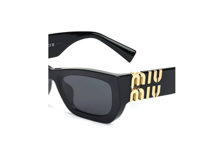 MIU MIU Women's Black Sunglasses with Irregularly Shaped Temples and Engraved Letter Design — изображение 4
