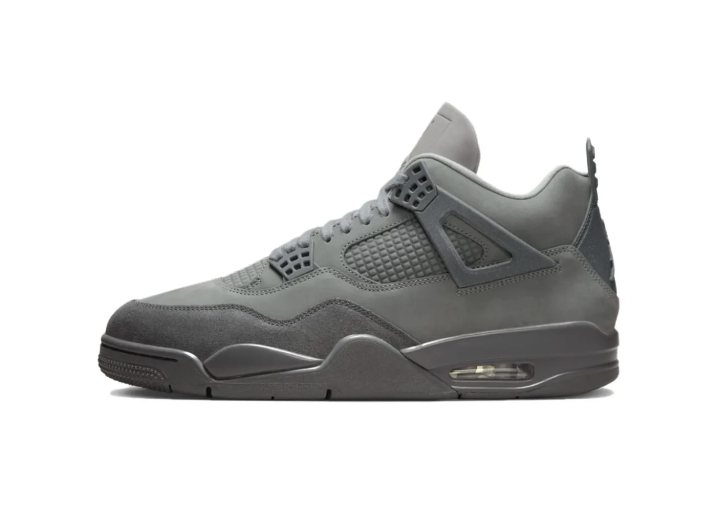 The Jordan Air Jordan 4 SE "Smoke Grey" is a mid-top basketball shoe for men.
