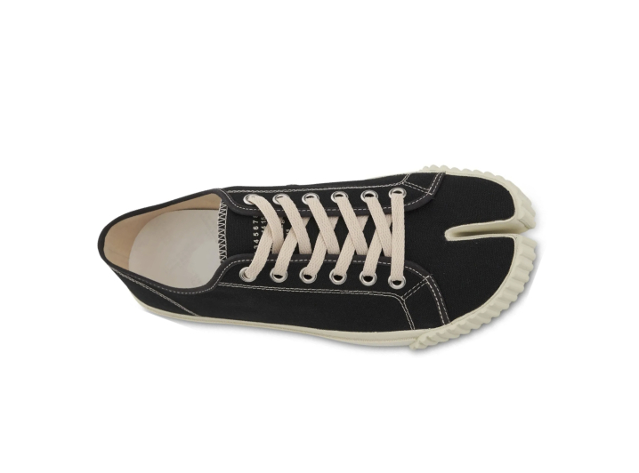 Stylish low-top sneakers from Maison Margiela Tabi for men. — изображение 2