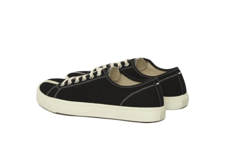 Stylish low-top sneakers from Maison Margiela Tabi for men. — изображение 3