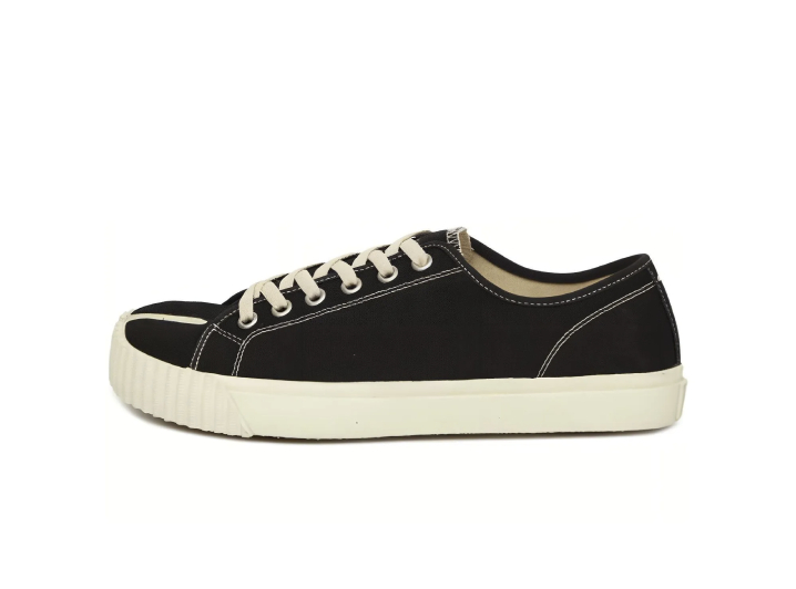 Stylish low-top sneakers from Maison Margiela Tabi for men.