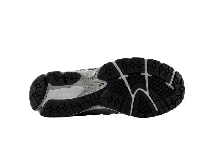 New Balance NB 1906R sneakers: comfortable, low-top, for everyday wear, unisex, silver-black. — изображение 3