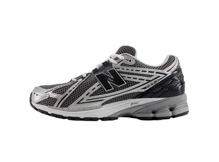 New Balance NB 1906R sneakers: comfortable, low-top, for everyday wear, unisex, silver-black.