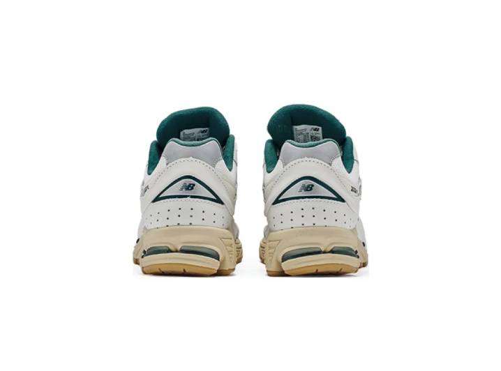 New Balance NB 2002R Retro Sports Leather and Fabric Unisex Sneakers in White and Green — изображение 2