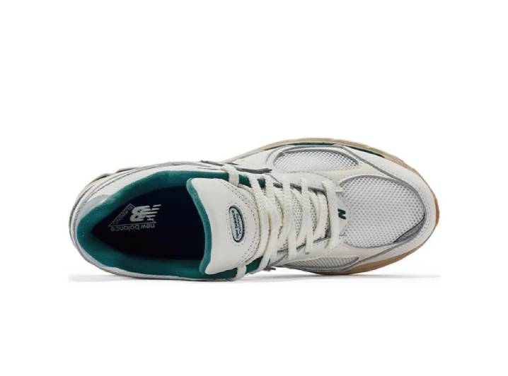 New Balance NB 2002R Retro Sports Leather and Fabric Unisex Sneakers in White and Green — изображение 3
