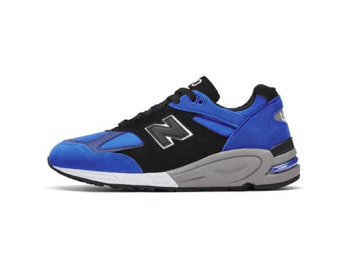 New Balance NB 990 V2 Retro Running Shoes for Men, Blue and Black