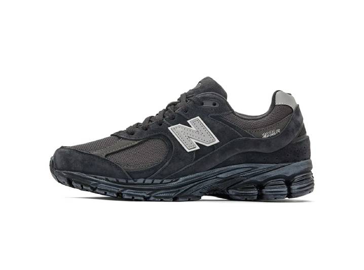 New Balance NB 2002R Retro Low Top Casual Unisex Dark Grey Sneakers.