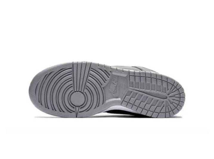 Supreme x Nike Dunk SB Metallic Silver — изображение 2