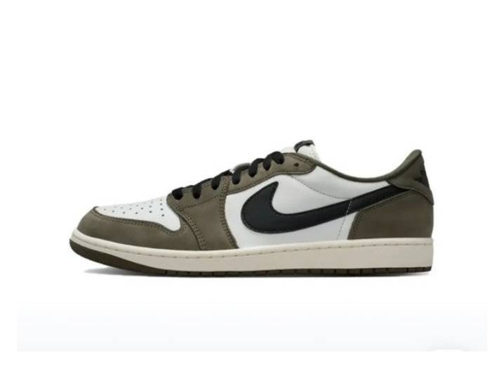 Men's Jordan Air Jordan 1 Low sneakers in the "Reverse Swoosh"