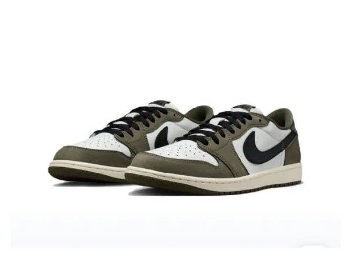 Men's Jordan Air Jordan 1 Low sneakers in the "Reverse Swoosh" — изображение 6
