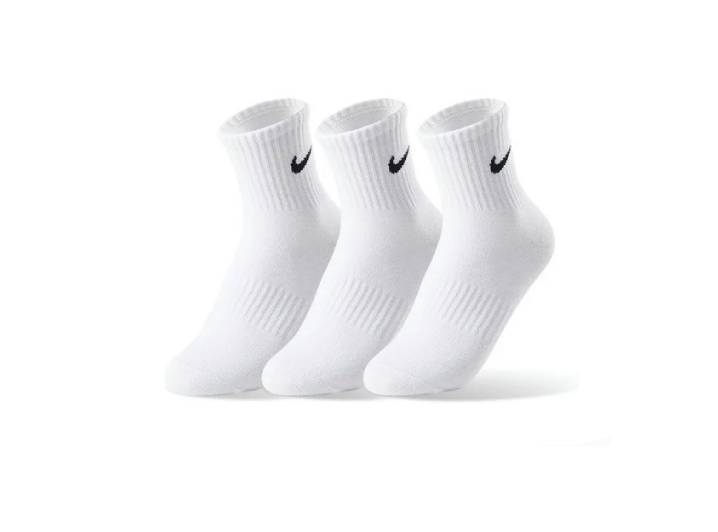 Nike kids' crew socks (3-pair pack) for everyday wear and sports (color: bright white).