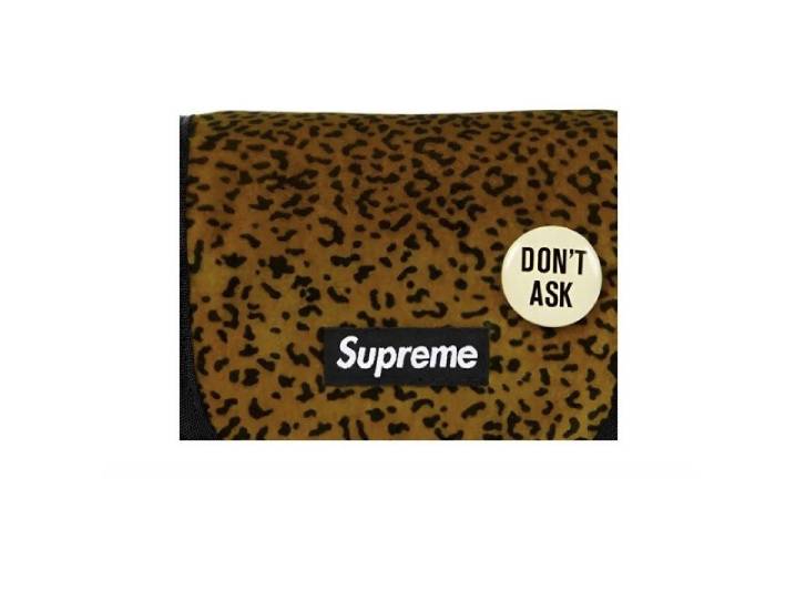 Supreme FW25 Week 11 logo-branded keychain wallet, unisex, brown and black patchwork design. — изображение 3
