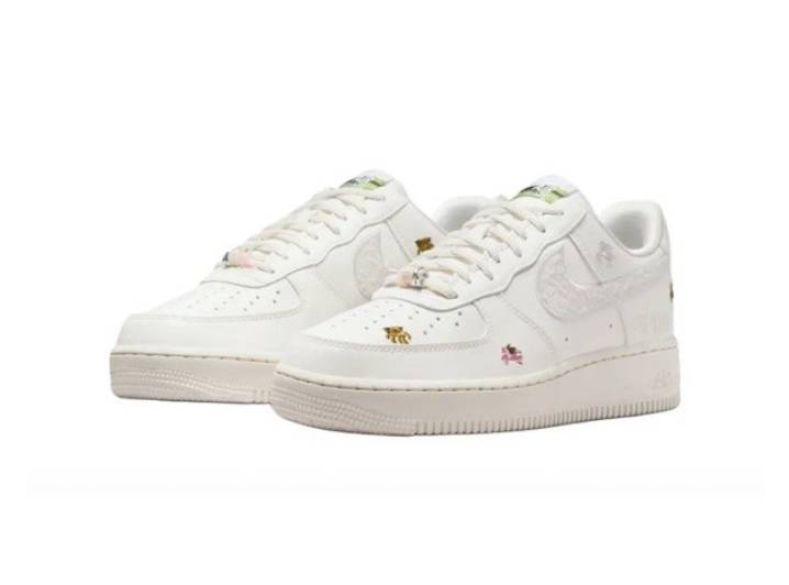 Nike Air Force 1 '07 Year of the Horse Limited Edition CNY New Year Collection Classic Comfortable Low-Top Sneakers for Women, White — изображение 5