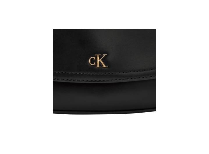 CALVIN KLEIN: Кожаная сумка-седло через плечо с металлическим логотипом и клапаном в чёрном цвете — изображение 5