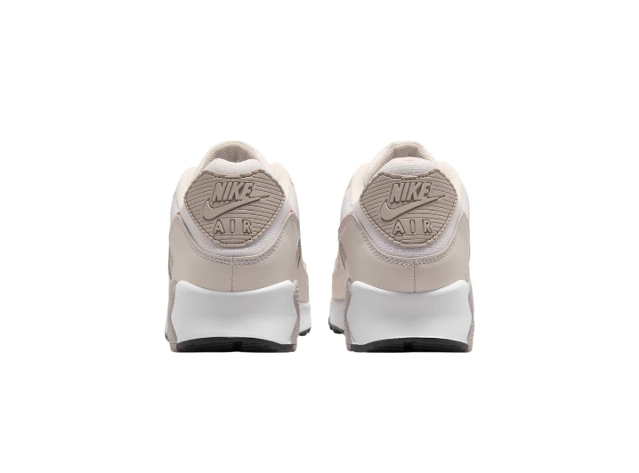 Nike Air Max 90: Мужские кроссовки в серо-бело-красной гамме для повседневного стиля и комфорта — изображение 4
