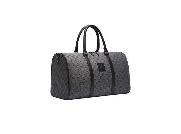 Jordan Monogram: Большая дорожная сумка с шахматным принтом и молнией из полиэстера — изображение 2