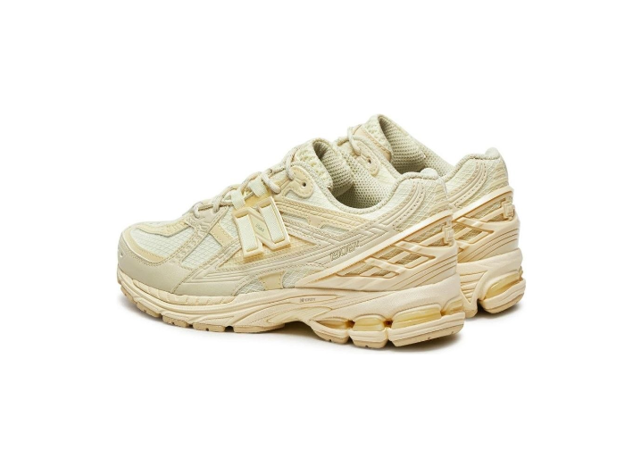 New Balance 1906U: Комфортные кроссовки для города в бежевом цвете — изображение 2