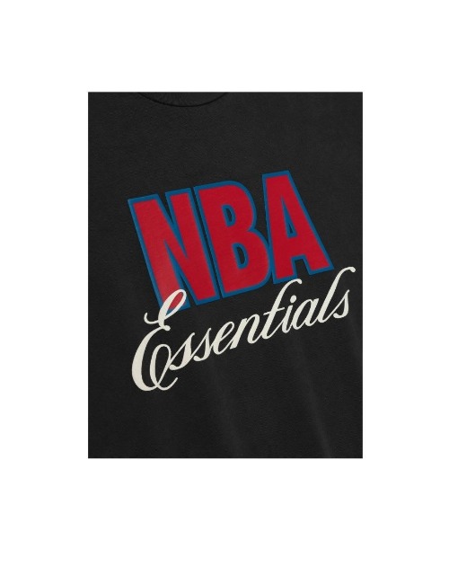 Fear of God Essentials x NBA SS26: Чёрная футболка с принтом — изображение 3