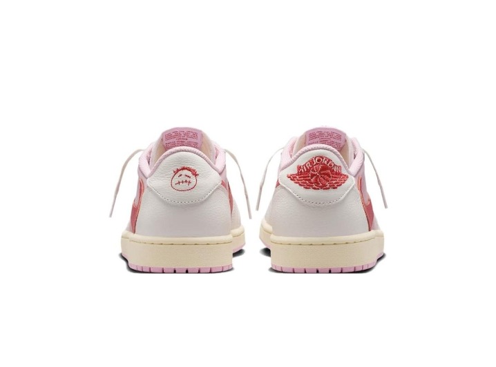 Jordan x Travis Scott: Низкие кроссовки в розовом цвете — изображение 2