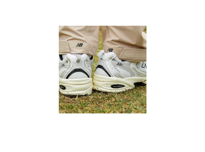 New Balance 530: Унисекс-кроссовки в серебристо-чёрном цвете — изображение 6