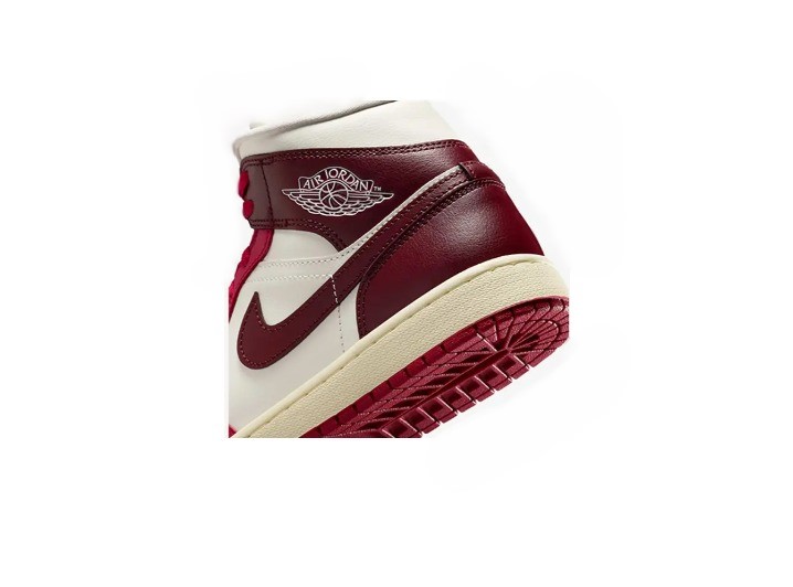 Jordan Air Jordan 1: Женские кроссовки средней высоты в красно-белой гамме — изображение 3