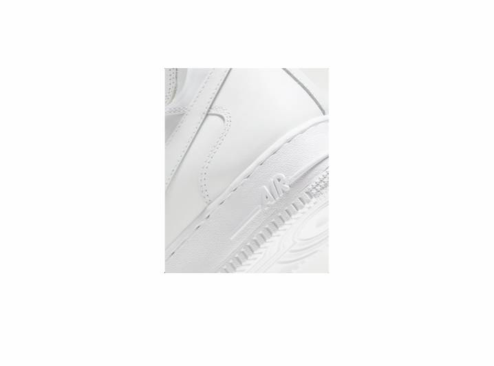 Nike Air Force 1 '07: Женские кроссовки средней высоты в белом цвете — изображение 4