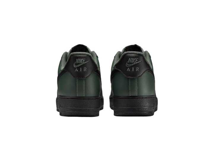 Nike Air Force 1 '07: Унисекс-кроссовки в камуфляжном зелёном цвете — изображение 3