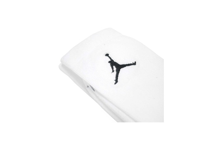 Jordan Ultimate Flight: Баскетбольные носки средней высоты, белые — изображение 3