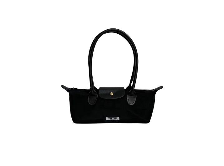 PRADA: Чёрная canvas-сумка с фирменным дизайном